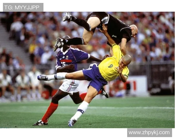 足球巨星射门绝技全景揭秘从爆射到弧线尽显力量与艺术